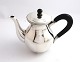 Lundin Antique 
presents: 
Kay 
Bojesen. Small 
sterling coffee 
pot (925). 
Height 15 cm.