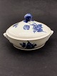 Middelfart 
Antik presents: 
Royal 
Copenhagen Blue 
Flower dish 
with lid