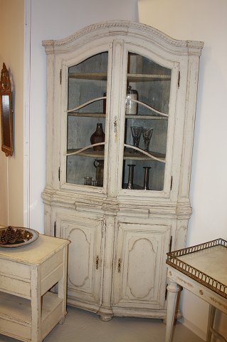 Corner
Cabinet
Ca.  1770