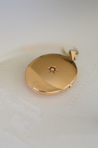 Gold Locket with peral