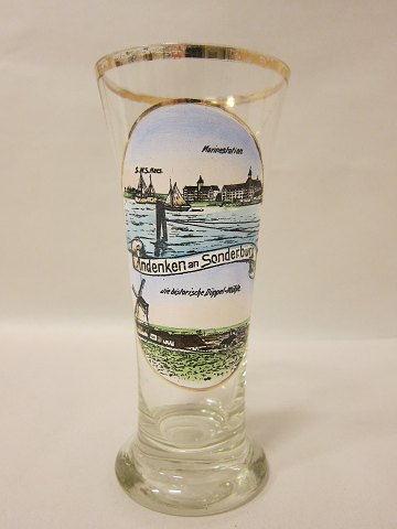 Memory-/recollection-glass from Sønderborg in Denmark
Memory-/recollection-glass with text: "Andenken an Sonderburg", 
"Marinestation", "S.M.S. Mars" "Die historische Düppel-Mühle" (Please look at 
the photoes)
Ca. 1890-1900
H: 16,5cm