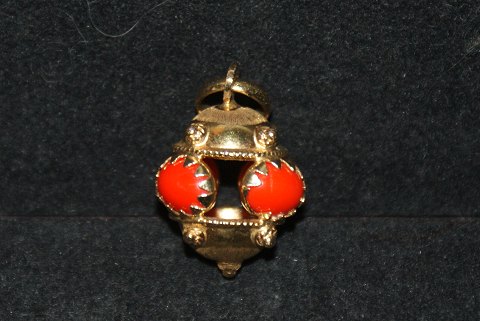 Pendant with Coral, 18ct gold