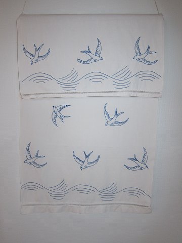 Parade piece
A beautiful old parade piece with handmade blue embroidery with birds
115cm x 56cm
The antique, Danish linen and fustian is our speciality and we always have a 
large choice of tea towels, table clothes, napkin etc.
