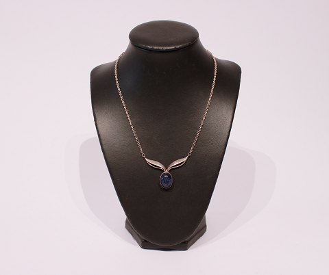 Necklace in 925 sterling silver with pendant of Lapis Lazuli stone, stamped 
Alton.
5000m2 showroom.