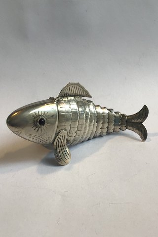Fishshaped silver vinaigrette