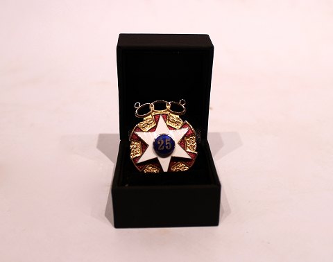 Medal of 925 sterling silver and enamel.
5000m2 showroom.
