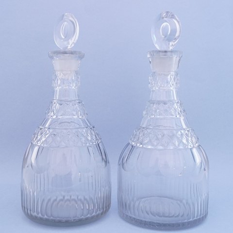 A pair of decanters made in crystal, around 1810
