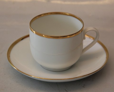 Haga Hvidt porcelæn med guld, form 643-601 Bing & Grøndah 102 Kaffekop og 
underkop 1,25 dl