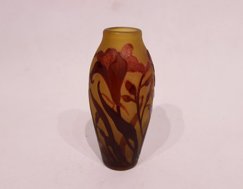 Emile Gallé glass vase beautifully decorated in dark colors from France around 
the 1900s.
5000m2 showroom.
