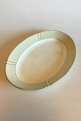 Bing & Grondahl Service with green decoration with gold on form 507(Herregaard) 
Oval Dish No 14