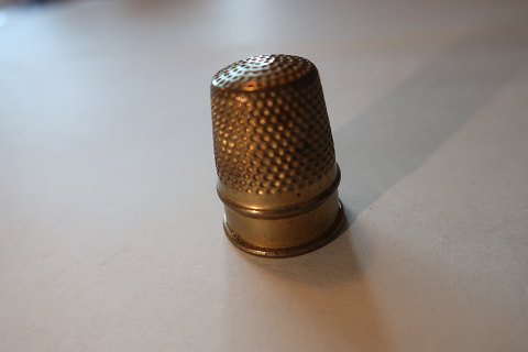Old thimbles made of brass
Without a fluss
With a untraditional shape