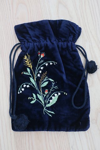 An antique beautiful handbag handmade ofdark blue fabric,/velour 
Decorated with handbroidery
The closing is made with a string
About 1880-1900
In a good condition