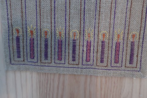 An old table cloth for the christmas, with embroidery, handmade
71cm x 22,5cm
In a good condition
We have a good selection of handmade table clothes
