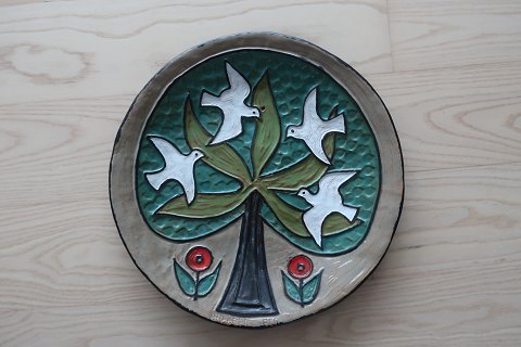 Dish, pottery made by Hildegon, the well known potter from the island Als in 
Southern Jutland
Diam: 37cm
Signatur: Hildegon Als
Prepared for hanging
In a very good condition
The pottery from Hildegon is sought after especially from many collectors