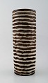 Helge Østerberg/Osterberg: Vase of burnt chamotte clay, brown stripes.