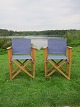 Director-chairs (Instruktørstole) with new and 
strong fabric
A professional upholsterer has provided these 
chairs with the new fabric and the wood is in good 
condition
It is possible to fold the chairs up