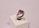 14 ct. White gold ring with 0,30 ct. diamonds and pink saphire, stamped ERO.
5000m2 showroom.