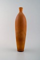 Stor Berndt Friberg Studio keramik vase. Moderne svensk design. Unika, 
håndlavet. Fantastisk glasur i lysebrune nuancer!
