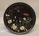 108 Bemalet fad eller platte 27 cm i sort terracotta Blomster og sommerfugle ca 
1890 P. Ipsens Enke