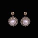 Bestik.dk 
presents: 
18k Gold 
Earrings with 
Pearl and 
Diamonds.