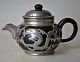 Pegasus – Kunst 
- Antik - 
Design 
presents: 
Chinese 
stoneware 
teapot with 
pewter 
mounting, 
approx. 1930