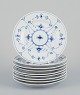 L'Art presents: 
Royal 
Copenhagen Blue 
Fluted Plain. 
Nine plates in 
porcelain.