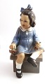 Lundin Antique 
presents: 
Dahl 
Jensen. 
Porcelain 
figure. Girl 
with berries 
"Else". Model 
1207. Height 19 
cm. (1 ...