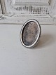 Karstens Antik 
presents: 
Small oval 
picture frame 
in silver