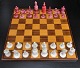 Pegasus – Kunst 
- Antik - 
Design 
presents: 
Chess game 
with pieces in 
bone, 19th 
century.