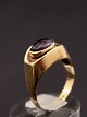 Middelfart 
Antik presents: 
18 carat 
gold ring with 
topaz