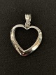 Antik Huset 
presents: 
Heart 
pendant in 
Silver
Stamped 925S
Length with 
eaves. 3.3 cm