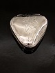 Middelfart 
Antik presents: 
Sterling 
silver pill box