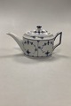 Danam Antik 
presents: 
Royal 
Copenhagen Blue 
Fluted Oval Tea 
Pot No 252