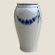Moster Olga - 
Antik og Design 
presents: 
Bing & 
Grondahl
Empire
Vase
#201
*DKK 175