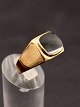 Middelfart 
Antik presents: 
8 carat 
gold ring with 
onyx