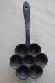 ViKaLi 
presents: 
A tool to 
make the small 
cakes of batter 
cooked over the 
fie in this 
special kind of 
...