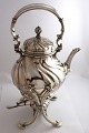 Lundin Antique 
presents: 
P. Hertz, 
Copenhagen. 
Silver tea 
kettle (830). 
Height 35 cm. 
Produced 1917