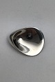 Danam Antik 
presents: 
Georg 
Jensen Sterling 
Silver Brooch 
No. 328 
Hematite