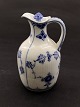 Middelfart 
Antik presents: 
Royal 
Copenhagen blue 
fluted oil jug 
1/1179