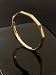 Middelfart 
Antik presents: 
14 carat 
gold bangle