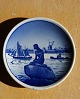 Antikkram 
presents: 
Plaques or 
mini plates 
from Aluminia, 
with The Little 
Mermaid on 
Langelinie.