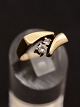 Middelfart 
Antik presents: 
8 carat 
gold ring with 
2 clear stones