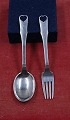 Antikkram 
presents: 
Hans 
Hansen Danish 
children's 
cutlery of 
sterling 
silver. 2 
pieces child's 
cutlery with 
heart