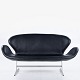 Roxy Klassik 
presents: 
Arne 
Jacobsen / 
Fritz Hansen
AJ 3321 - 
‘Swan sofa’ in 
black leather 
with steel ...