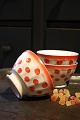 K&Co. presents: 
Old cafe 
latte bowl in 
earthenware 
with orange 
dots and a 
super fine 
patina...