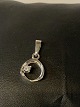 Antik Huset 
presents: 
Pendant 
for necklace in 
14 carat white 
gold, with 
diamonds. 
Stamped 585 BLI