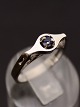 Middelfart 
Antik presents: 
14 carat 
white gold ring 
with sapphire