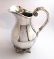 Lundin Antique 
presents: 
Svend 
Toxværd. 
Sterling silver 
pitcher with 
grapes, 
hammered. 
Height 22 cm.