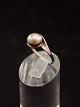 Middelfart 
Antik presents: 
Sterling 
silver ring 
with pearl