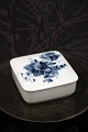 K&Co. presents: 
Royal 
Copenhagen, 
Blue Flower 
square butter 
jar.
RC# 45/4014...